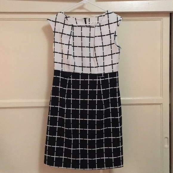 Dress in good condition - Picture 7 of 8